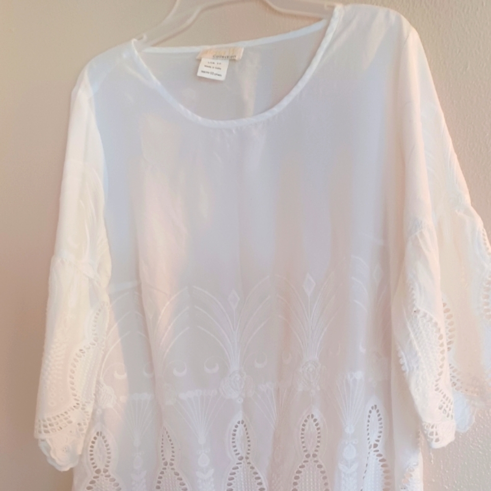 Beautiful 100% cotton top. Excellent condition.